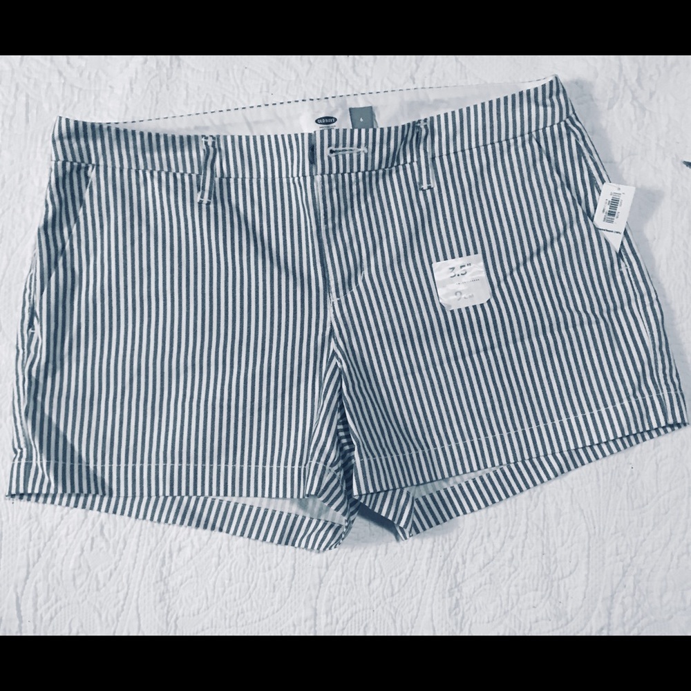 Old Navy Black & White Stripe Shorts - Size